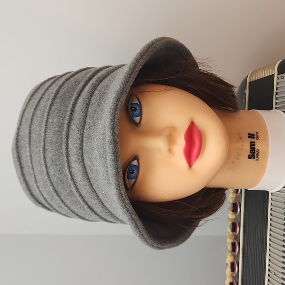 WARM & COZY JANSKA GREY BUCKET HAT - Picture 4 of 7